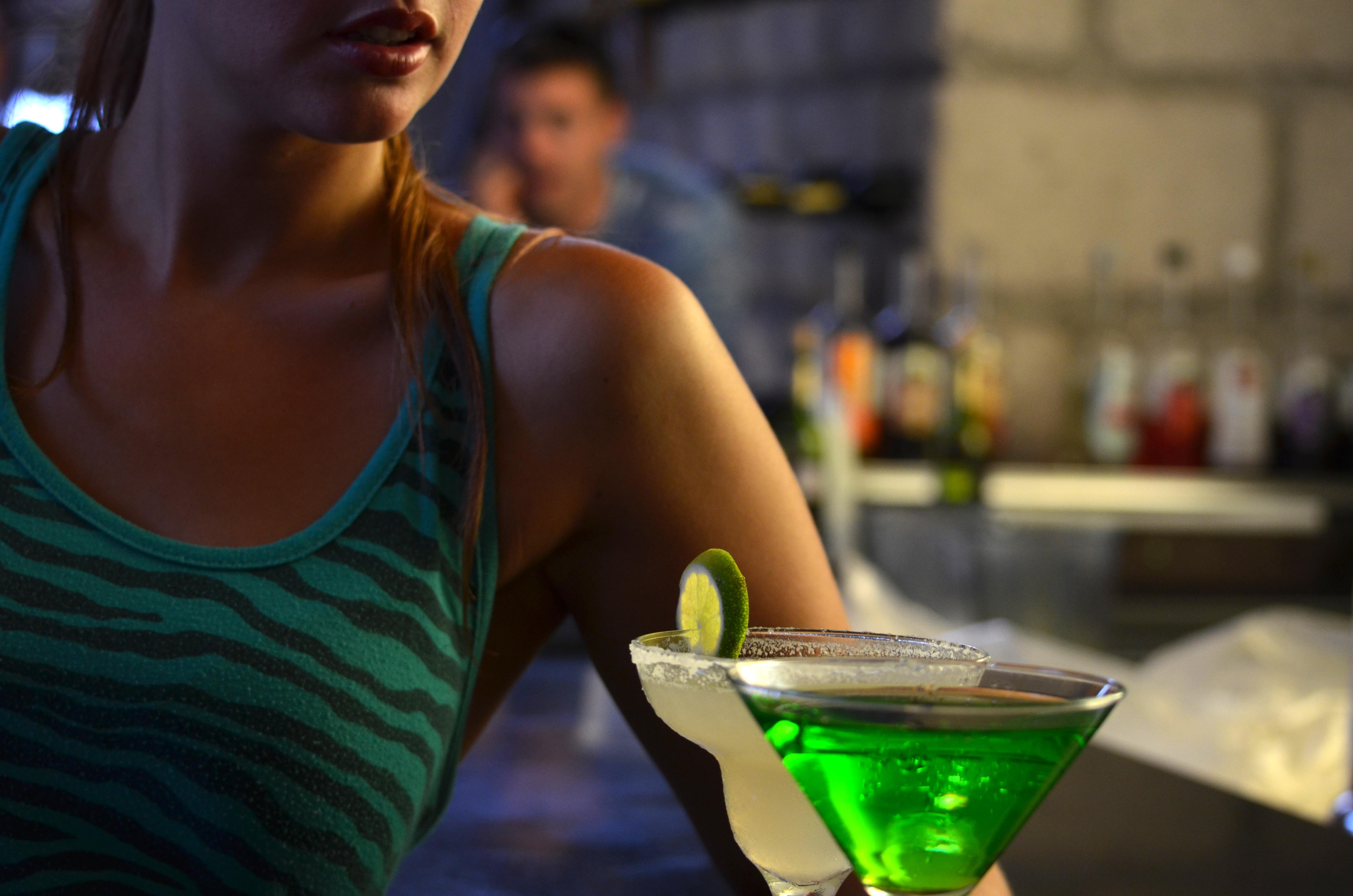 Grand Oasis Cancun Hotel Exterior photo A woman holding a green cocktail