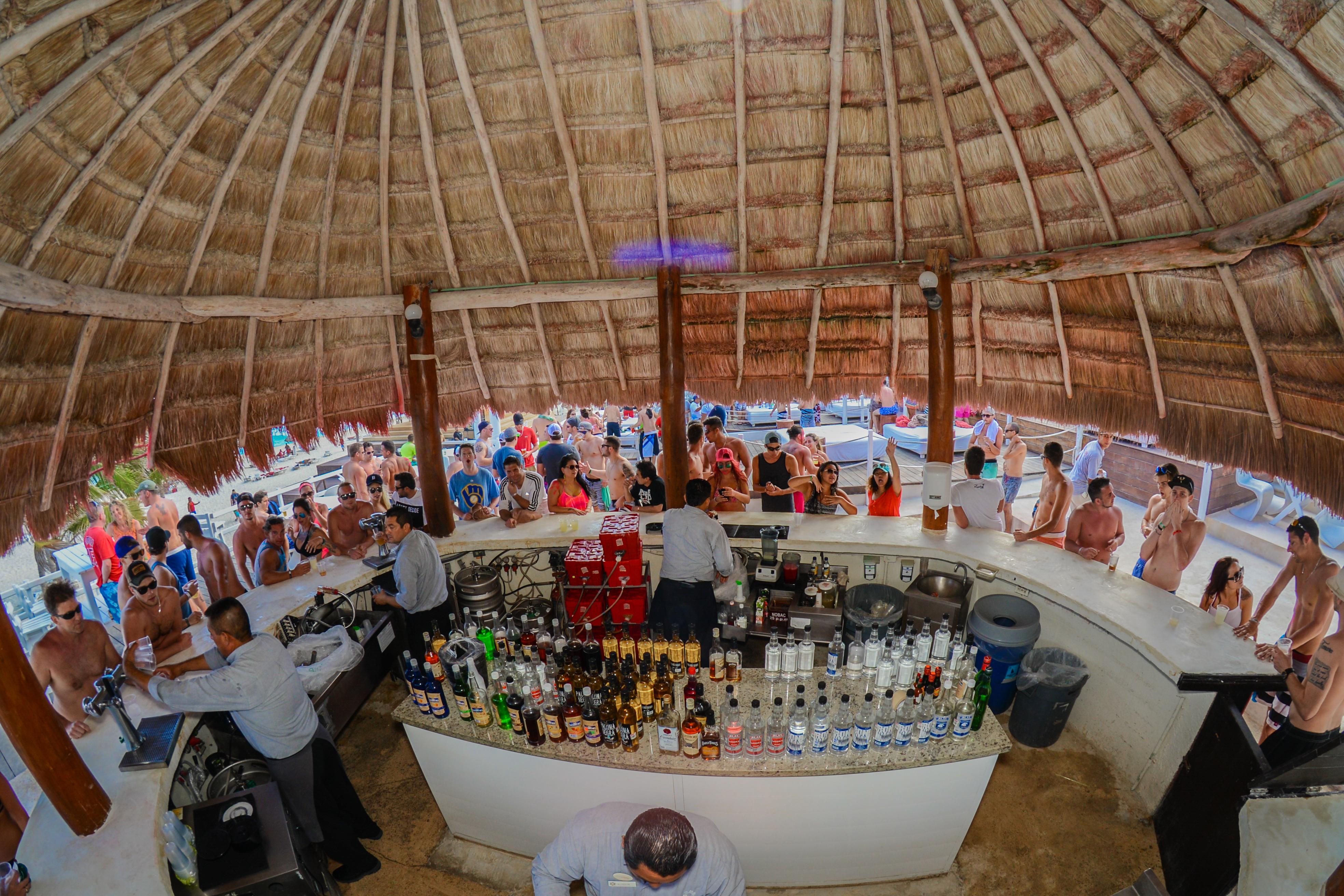 Grand Oasis Cancun Hotel Exterior photo The bar at the beach club