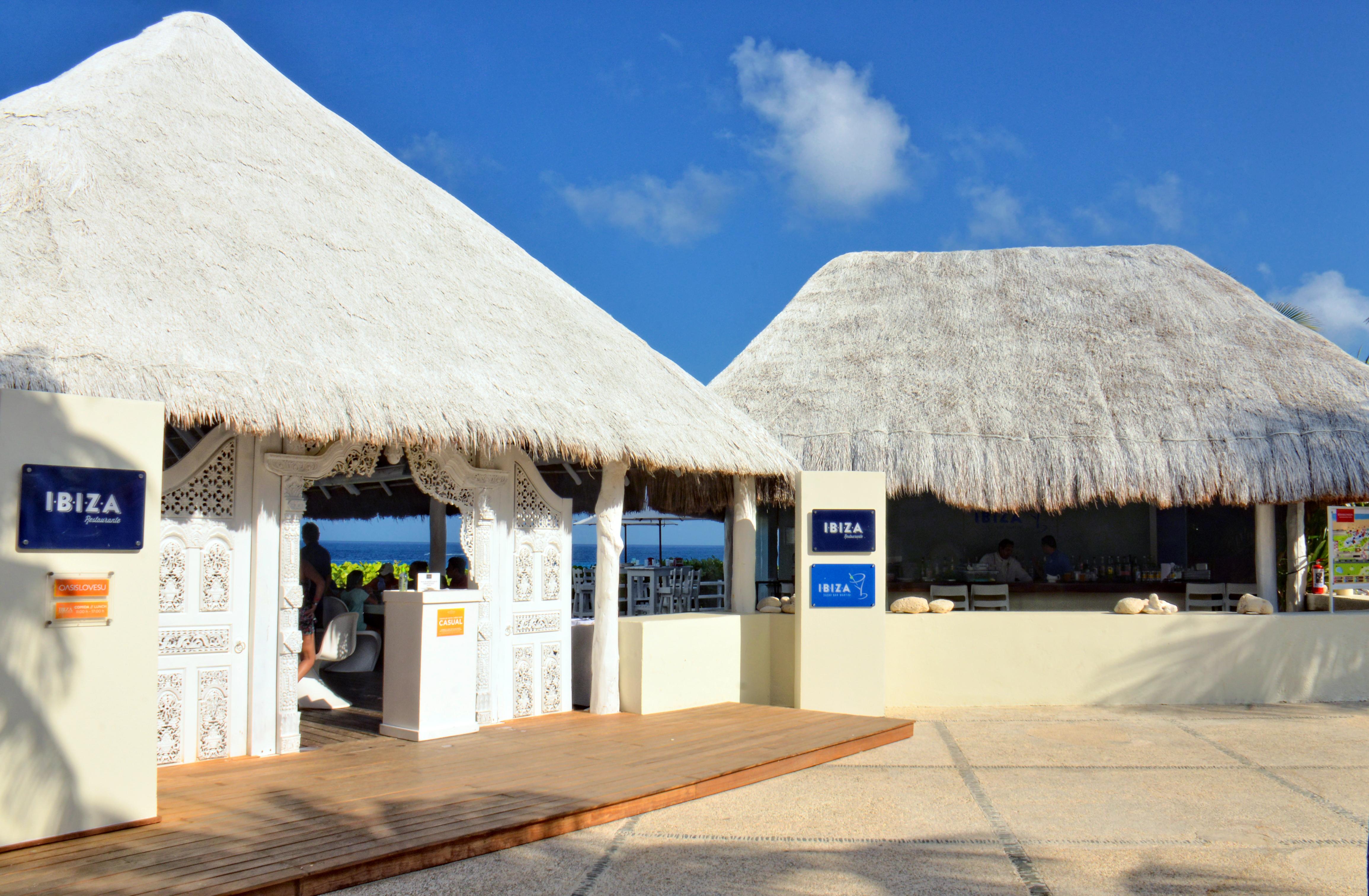 Grand Oasis Cancun Hotel Exterior photo The airport's VIP lounge