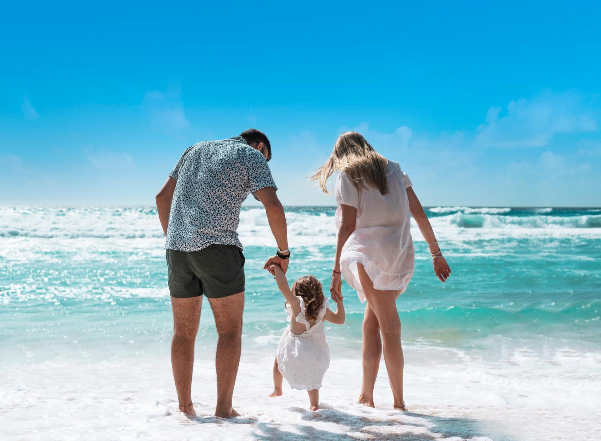 Grand Oasis Cancun Hotel Exterior photo Family on the beach