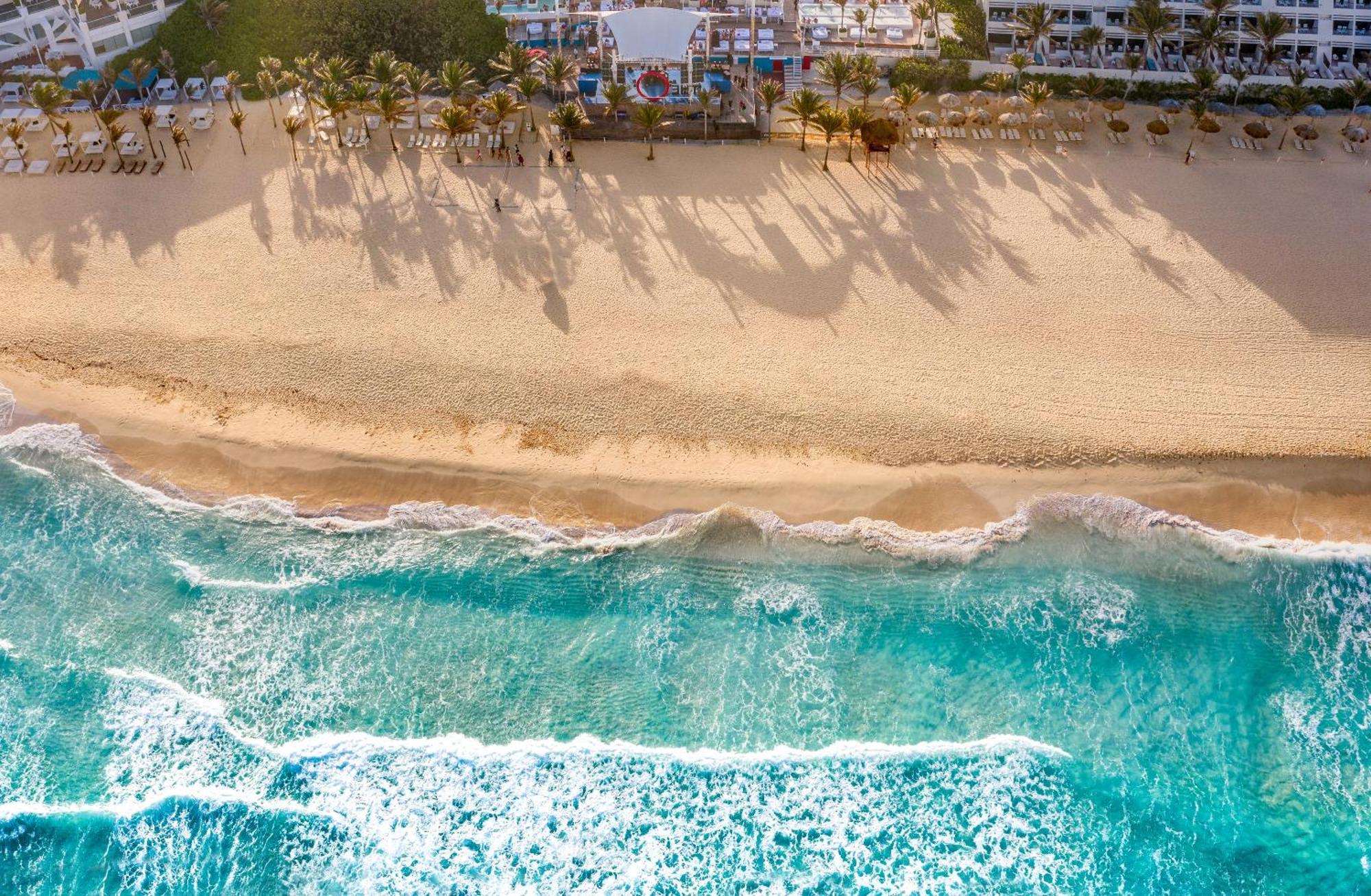 Grand Oasis Cancun Hotel Exterior photo Aerial view of the beach