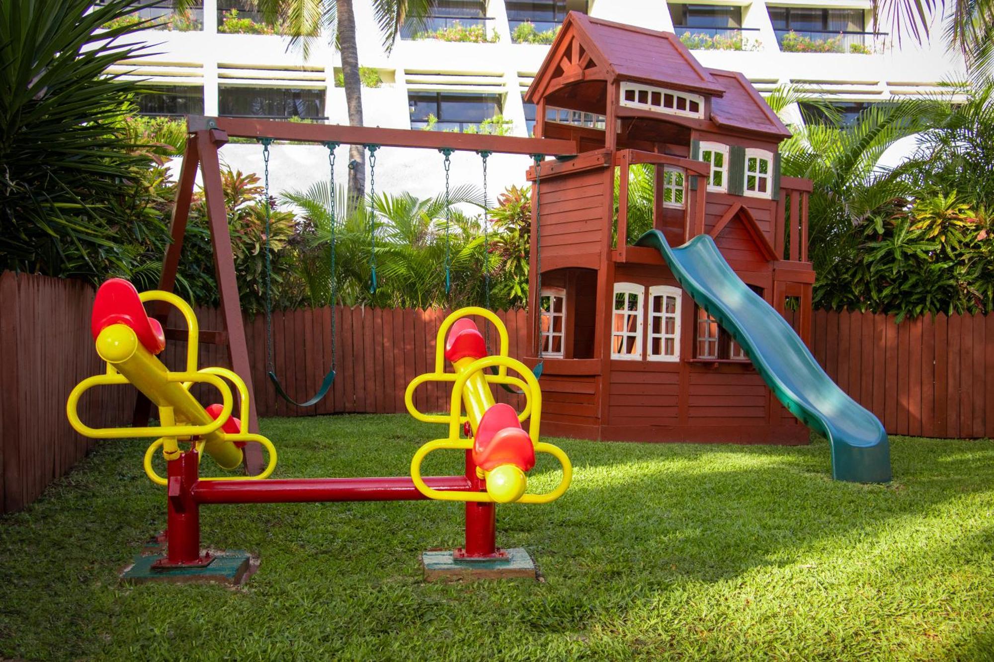 Grand Oasis Cancun Hotel Exterior photo A playground in a residential area