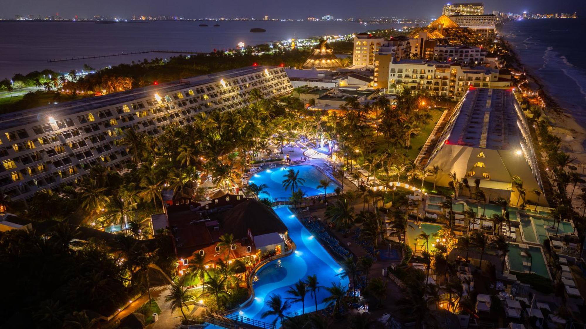 Grand Oasis Cancun Hotel Exterior photo The Atlantis Paradise Island resort