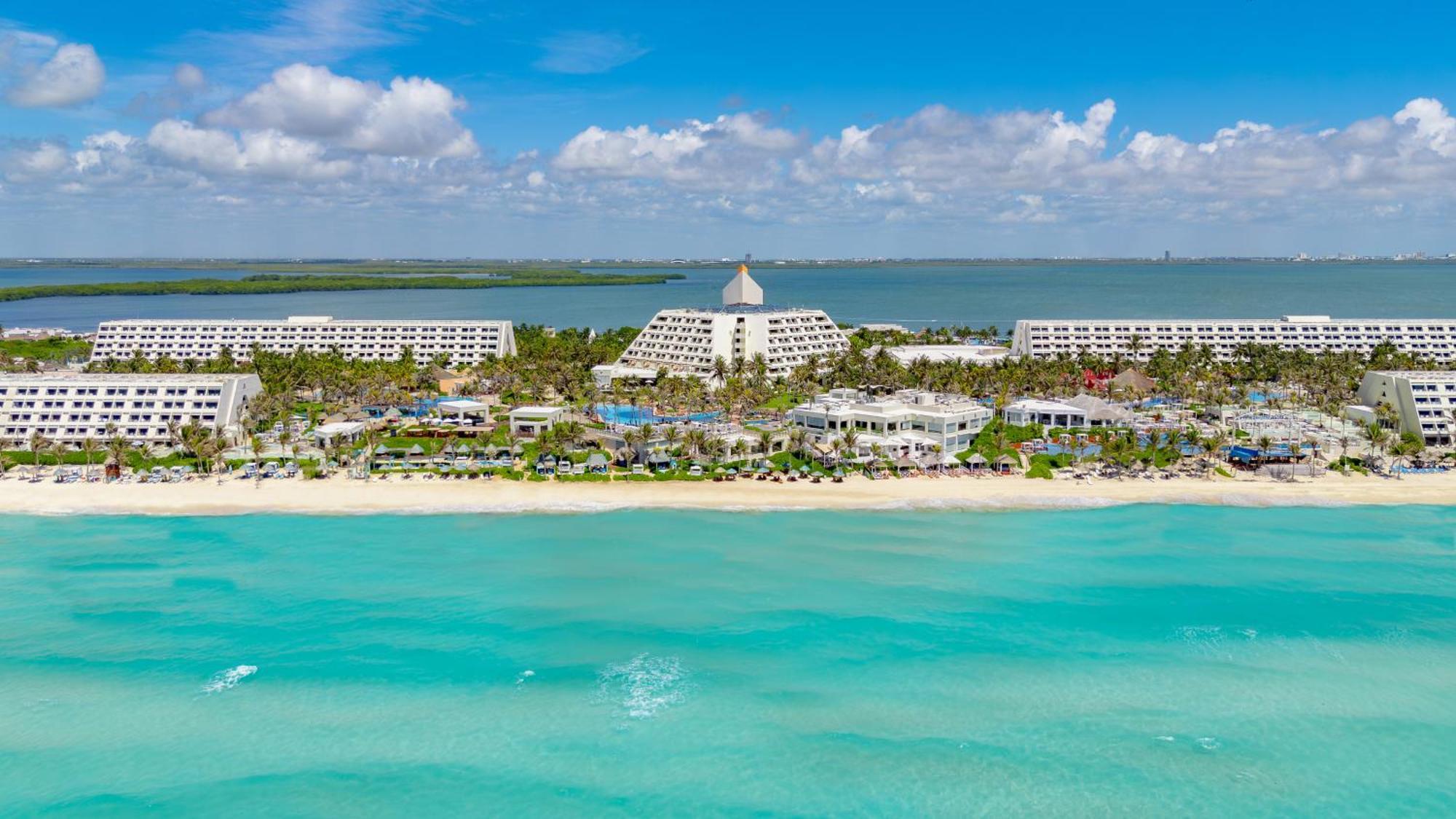 Grand Oasis Cancun Hotel Exterior photo Aerial view of the resort