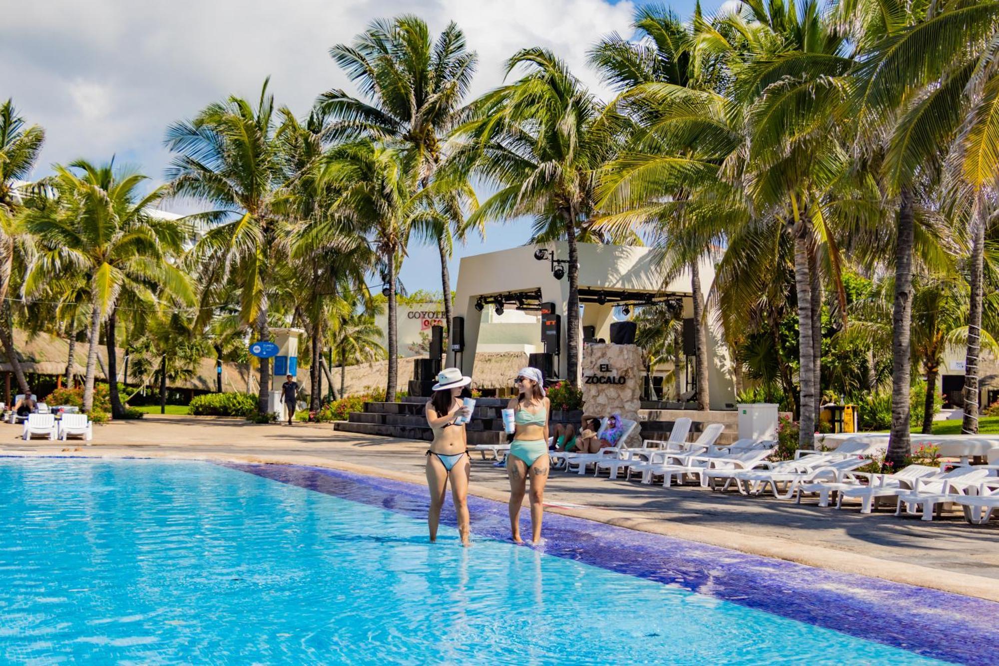 Grand Oasis Cancun Hotel Exterior photo Vinpearl Hotel Nha Trang