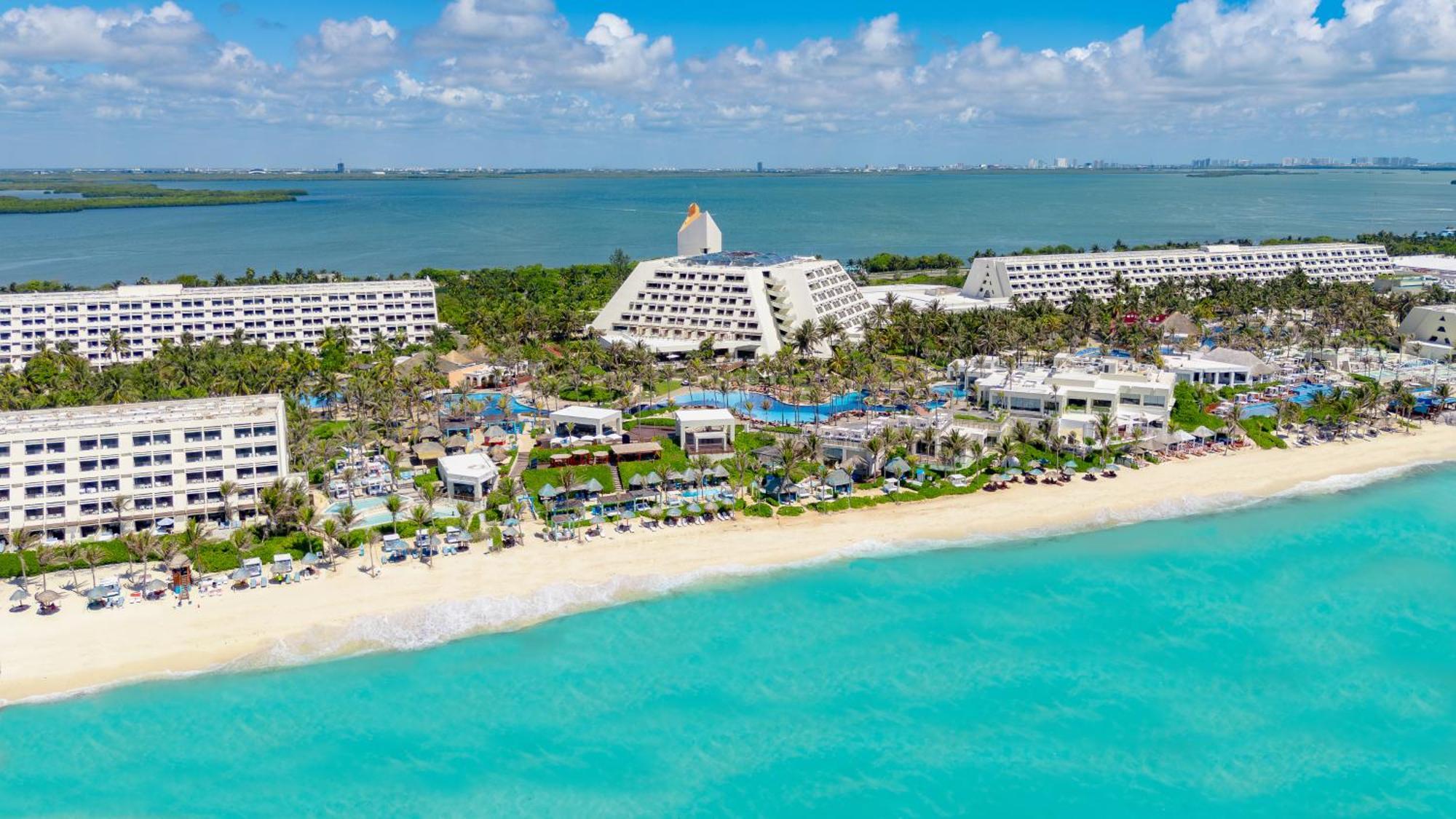 Grand Oasis Cancun Hotel Exterior photo Aerial view of the resort