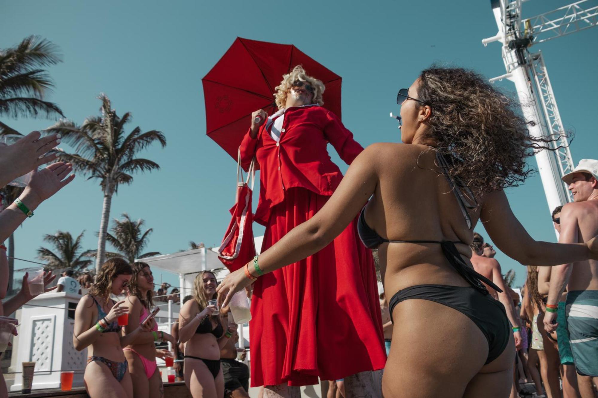 Grand Oasis Cancun Hotel Exterior photo Drag queen performing at the 2019 edition of the festival