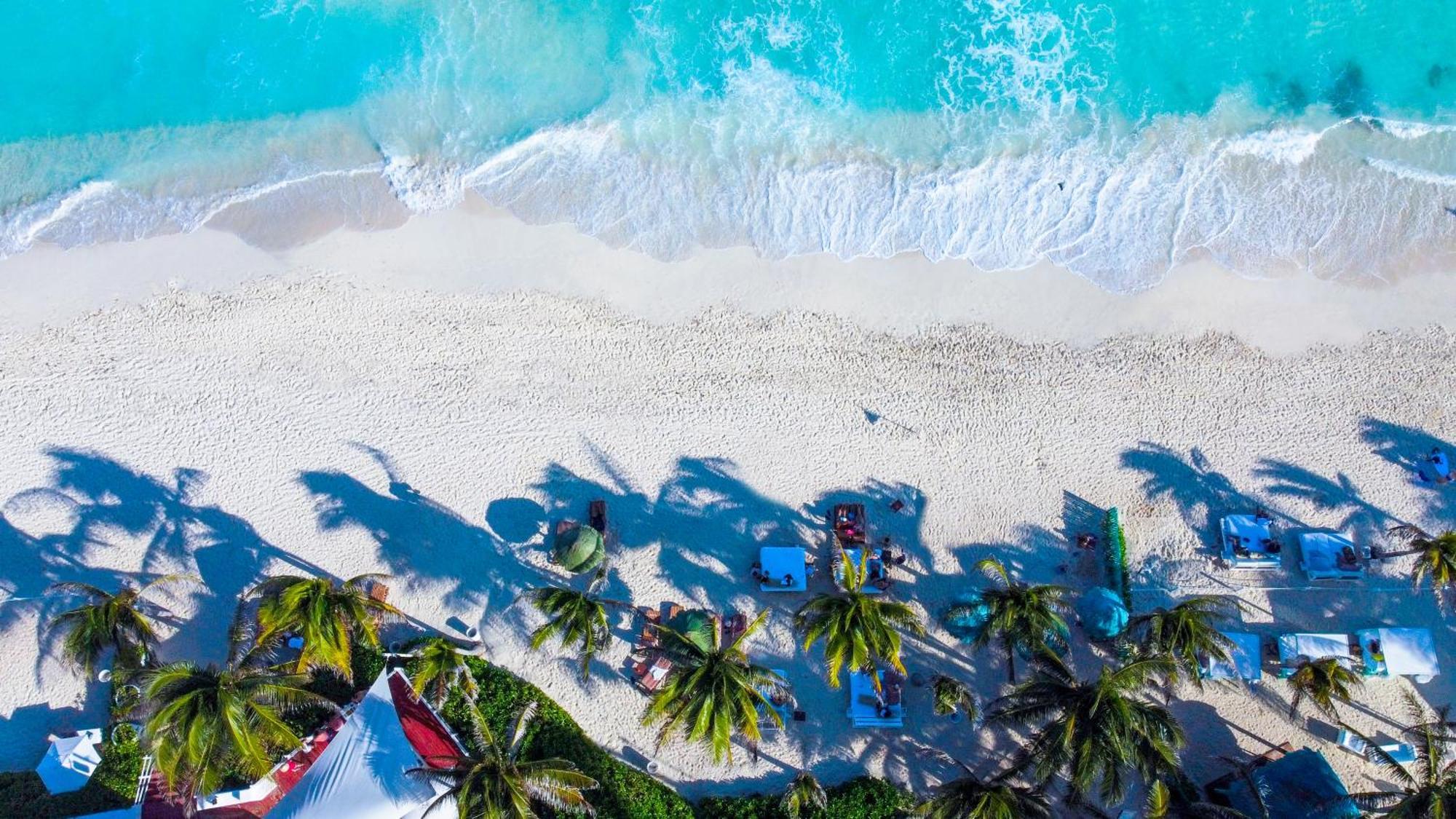 Grand Oasis Cancun Hotel Exterior photo Aerial view of the beach